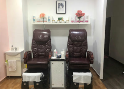 Dos sillones de pedicura del centro